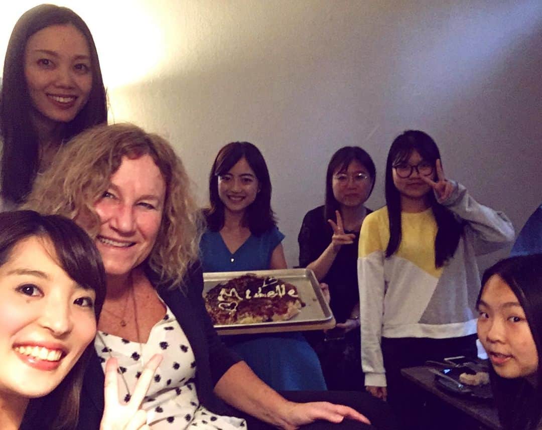 新田朝子さんのインスタグラム写真 - (新田朝子Instagram)「We enjoyed home party tonight:) With my English teacher and classmates from China and Japan. . We ate Okonomiyaki. My teacher,Michel says Okonomiyaki sounds like economic-Yaki. It’s funny but It’s right! Awesome💕 . #カリフォルニアスタイル #アメリカ #語学留学 #語学学校 #ホームパーティー #お好み焼き #california #America #usa #homeparty #languageschool #awesome #wonderfulnight」9月12日 13時40分 - asako.nitta