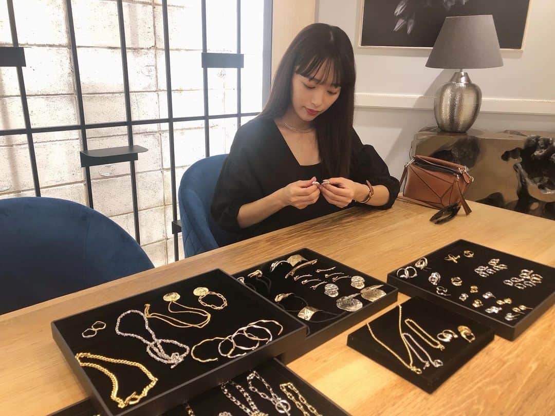 近藤千尋のインスタグラム：「今日はコラボアクセの 打ち合わせ😍❤️ @stellarhollywood  さんと…💁‍♀️ 撮影楽しみだーーー📷💓 @mauvebystellar  #mauvebystellar」