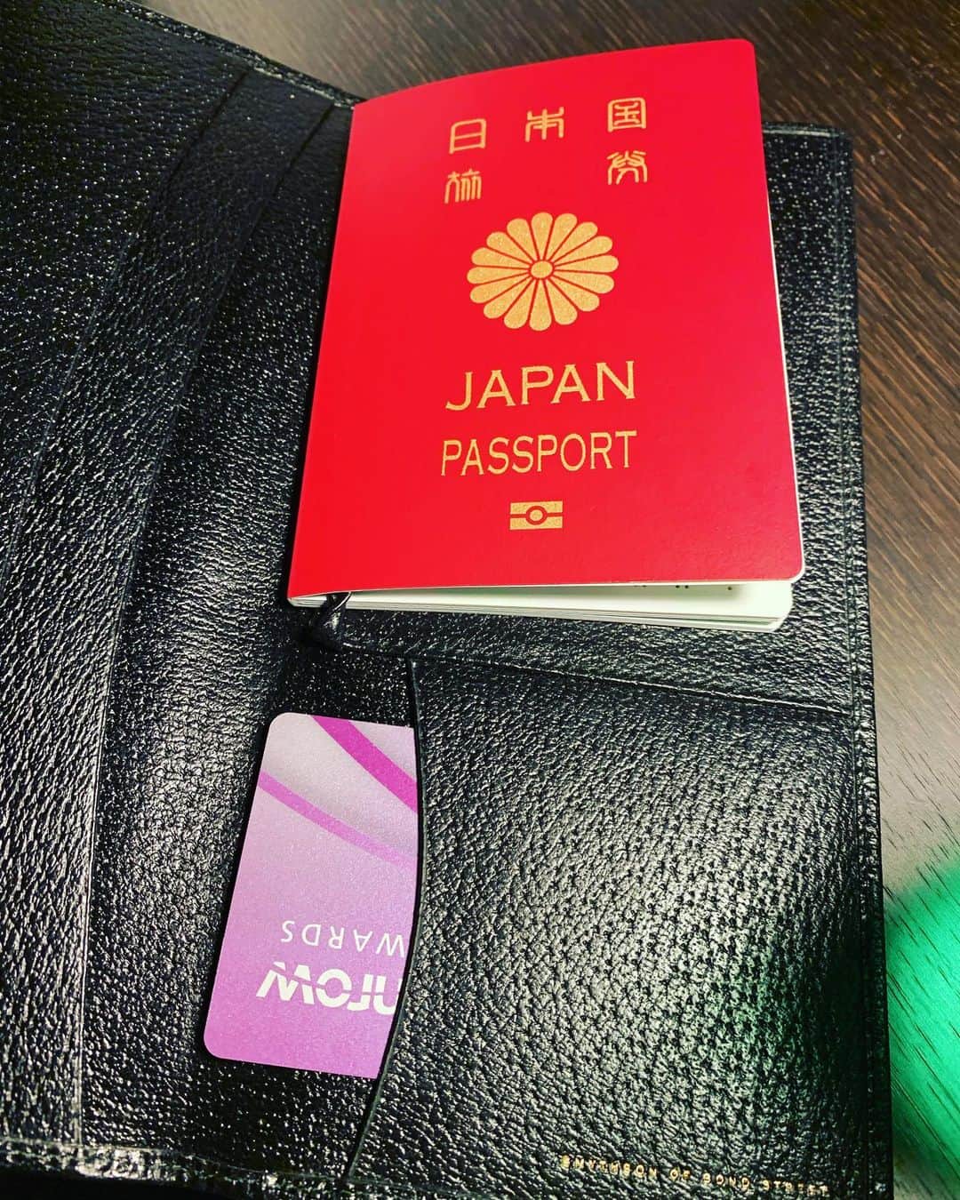 藤沢文翁さんのインスタグラム写真 - (藤沢文翁Instagram)「パスポート更新！ それにしても、このキャッシュレスの時代に、パスポートの更新料金が現金onlyとは.....。」9月12日 14時04分 - fujisawabun_o