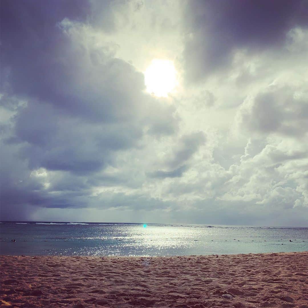 渚さんのインスタグラム写真 - (渚Instagram)「雲の多い海も、それはそれで綺麗でした！ #okinawa #沖縄 #sea #海 #水着 #portrait」9月12日 14時35分 - nagi731