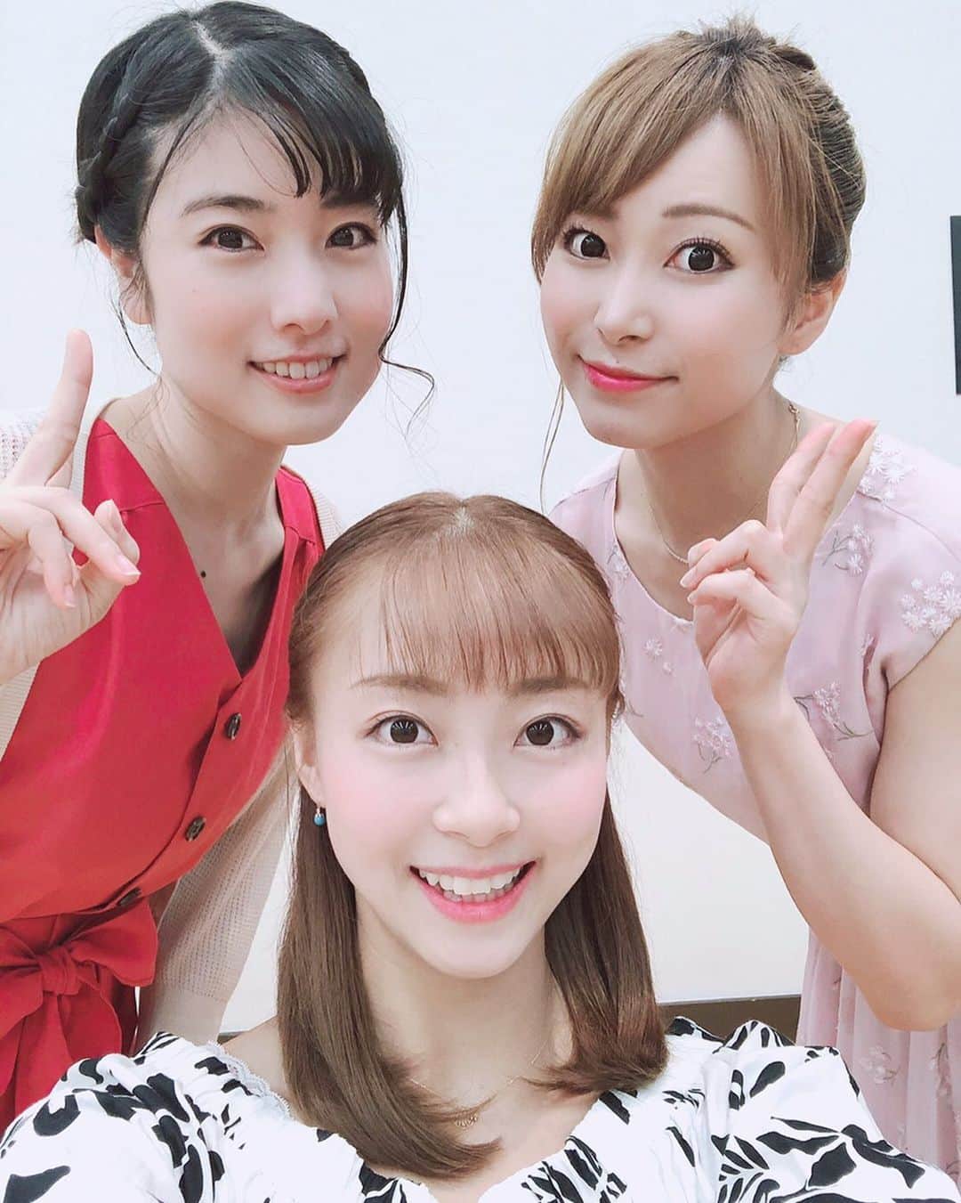 逢月あかりさんのインスタグラム写真 - (逢月あかりInstagram)「空乃みゆさん⭐️とOSKの妃那マリカちゃん❤️ . 9/13〜15まで 新百合ヶ丘アルテリオ小劇場にて #fabulousrevueboys に 出演しております！ . もうすぐ初日ですが、チケットご希望の方はメッセージお待ちしております✨✨ . . #レビューショー #宝塚og#osk日本歌劇団  #新百合ヶ丘」9月12日 14時49分 - akari.ouzuki