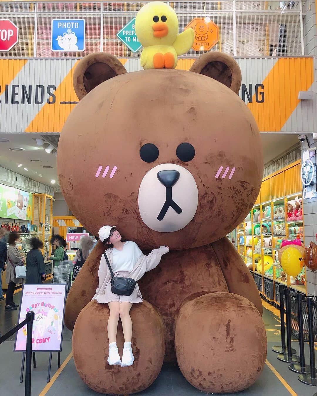 朝日花奈のインスタグラム：「#ブラウン かわいい、、、🧸❤️ #韓国 #韓国旅行 #ソウル #明洞 #インスタ映え」