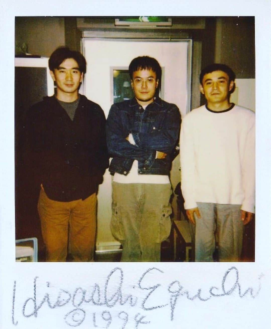 江口寿史のインスタグラム：「25年前の懐かしい写真。当時はnicemusicというバンドをやっていた佐藤清喜くん（現microstar）と清水くん。その佐藤くんの今秋出るソロアルバムのカバージャケットを描きます。（ソロはnicely nice名義）いやー、みんなまだ若いねえ。」