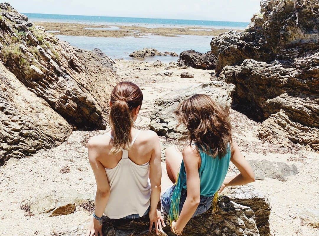 のインスタグラム：「洞窟◡̈⃝ ・ ・ #cave#okinawa#ishigaki#photo#instagood#good#girls#あかねこらいふ #この時の衣装に名前をつけるなら #フラミンゴgirl」