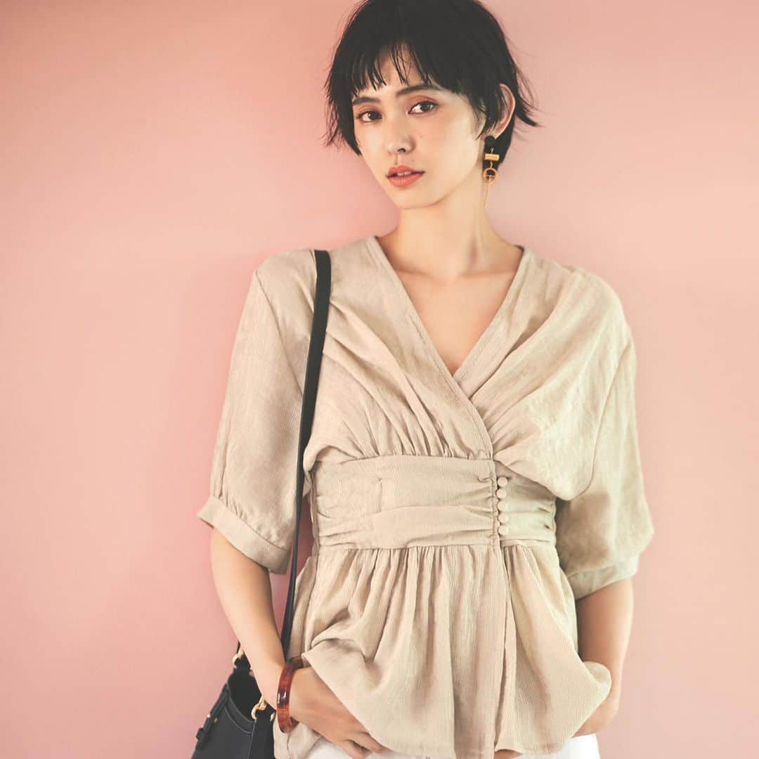 のインスタグラム：「2019/10/12（土）渋谷ヒカリエで行われる「InRed Festival 2019」、 本誌でも大活躍の人気モデル「比留川游」さんがトークショーゲストとして出演します💓 今年のテーマ「スマイル」にあわせて、比留川さんが最近笑顔になったお話などを伺います。 ぜひ遊びにきてください❗️ ご応募はInRedプロフィールのURLよりお願いします  L.H.  #InRed #比留川游　#ファッション #ビューティ」