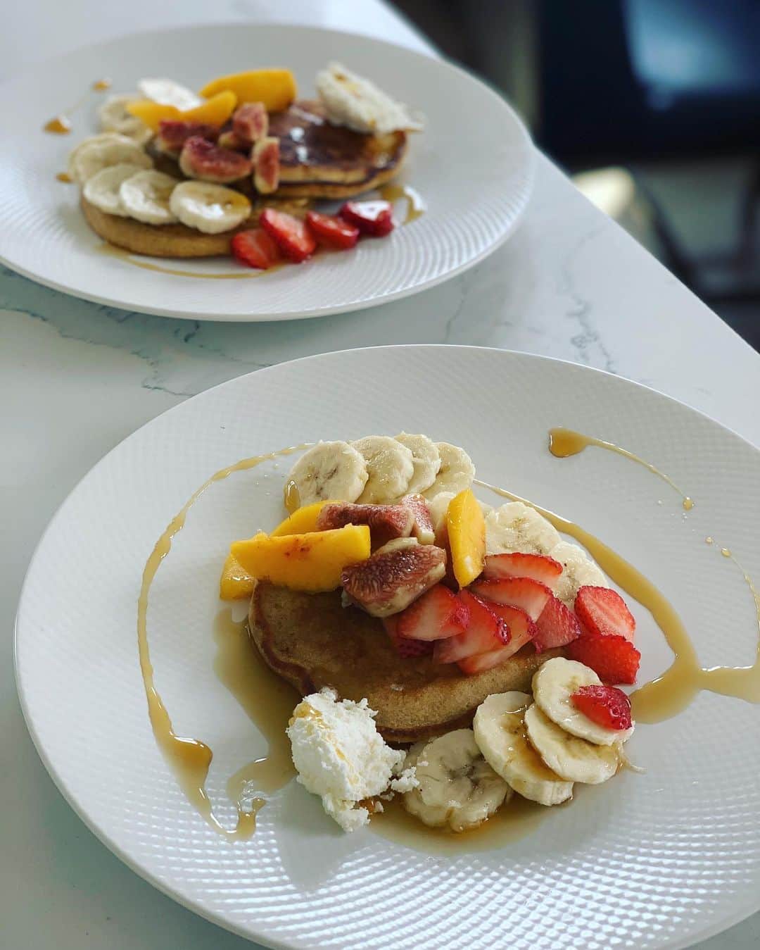 のインスタグラム：「お客様が来たのでフルーツ盛り盛りのパンケーキ作ったんだー♪  １つ前のポスト質問へのコメントありがとうねw 勉強になりました✨ #ストーリーあげたのもあげてくねw  #minmicafe #minmiご飯」