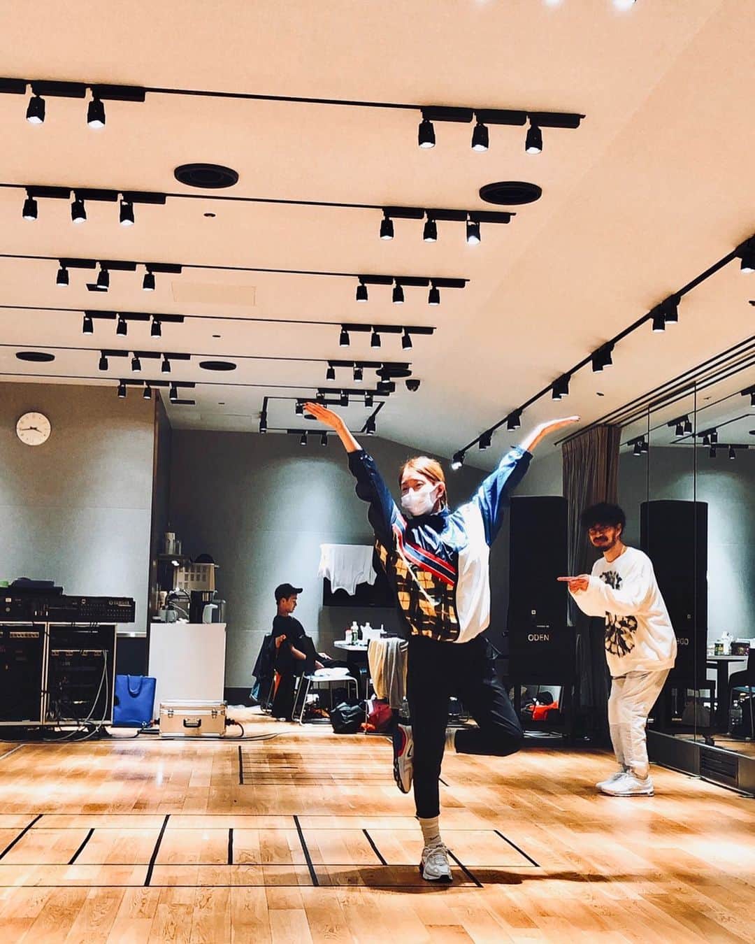 BoAのインスタグラム：「끝이없드아아아🕺💃🕺💃 #mood」
