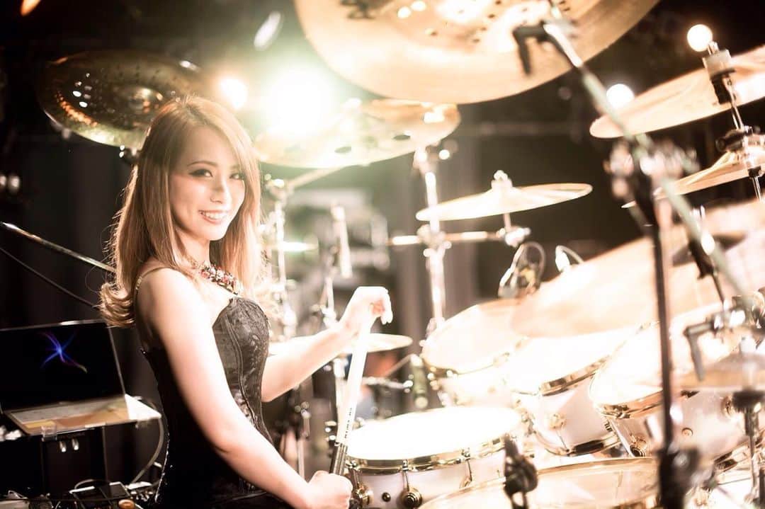 Marinaさんのインスタグラム写真 - (MarinaInstagram)「本日無事また一つ歳を重ねる事が出来ました！沢山のお祝いのメッセージ本当にありがとうございます✨これからも皆さんの前で沢山ドラムが叩けるように頑張りますので、よろしくお願いします(*^^*) . #Aldious #AldiousMarina #アルディアス #drummer #drums #dwdrums #sabian #vicfirth #evans」9月12日 16時19分 - aldiousmarina
