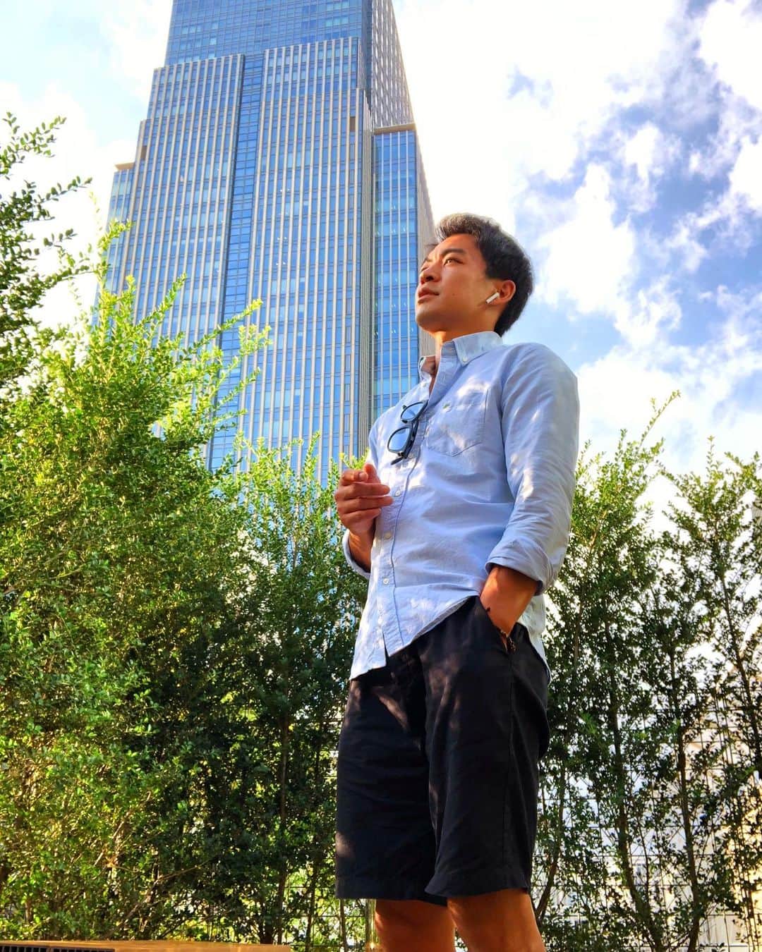 のインスタグラム：「⠀ ⠀ ビルと三嶋のコラボ。⠀ ⠀ ⠀ 三越前本店で買い物。⠀ ⠀」