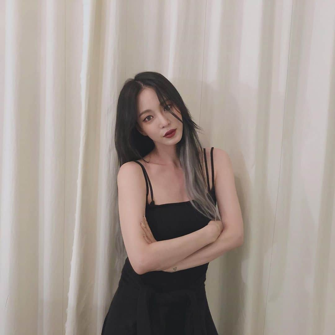 ハン・イェスルさんのインスタグラム写真 - (ハン・イェスルInstagram)「🧛🏻‍♀️」9月12日 16時34分 - han_ye_seul_