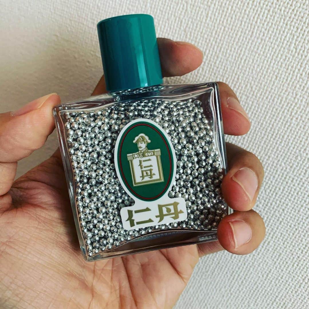 長田成哉のインスタグラム：「ずっと気になってたので、ついに買ってみました。 独特の香りですが、自分には合いそうな予感。 #仁丹」