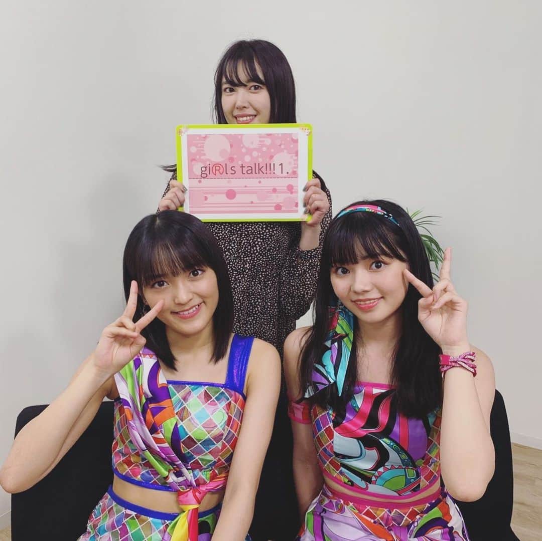 のインスタグラム：「g i®️l s tallk!!! 1. ゲスト様💗 こぶしファクトリーから野村みな美ちゃん、浜浦彩乃ちゃん！！ 楽しかったなぁー✨ なんか、ふっつーに楽屋で話してるみたいな空間だった。笑 きてくれてありがとね🥰 ツアー無事に成功しますよーに🙏🏻✨ #こぶしファクトリー - #RakutenLIVE #ガールズトークワン」