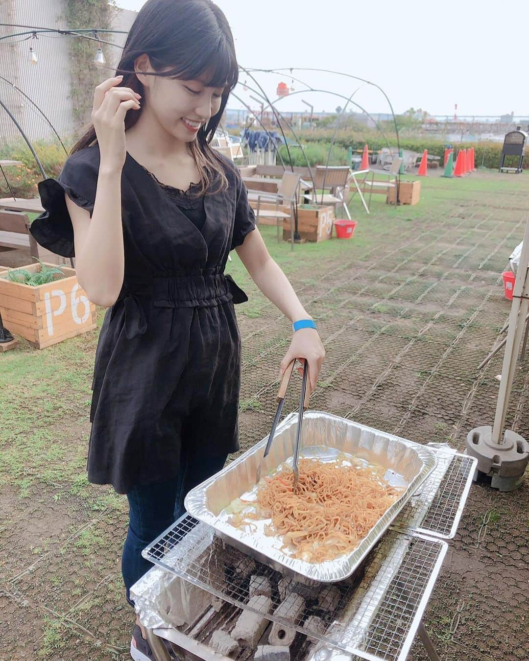 谷口めぐさんのインスタグラム写真 - (谷口めぐInstagram)「初めてのBBQ、上手に焼けました🤤 ただの飯テロ投稿かと思いきや 4、5枚目に焼きそば作ってるめぐちゃんいるのでスライドしてみてね👀← #BBQ #バーベキュー」9月12日 22時11分 - o_megu1112