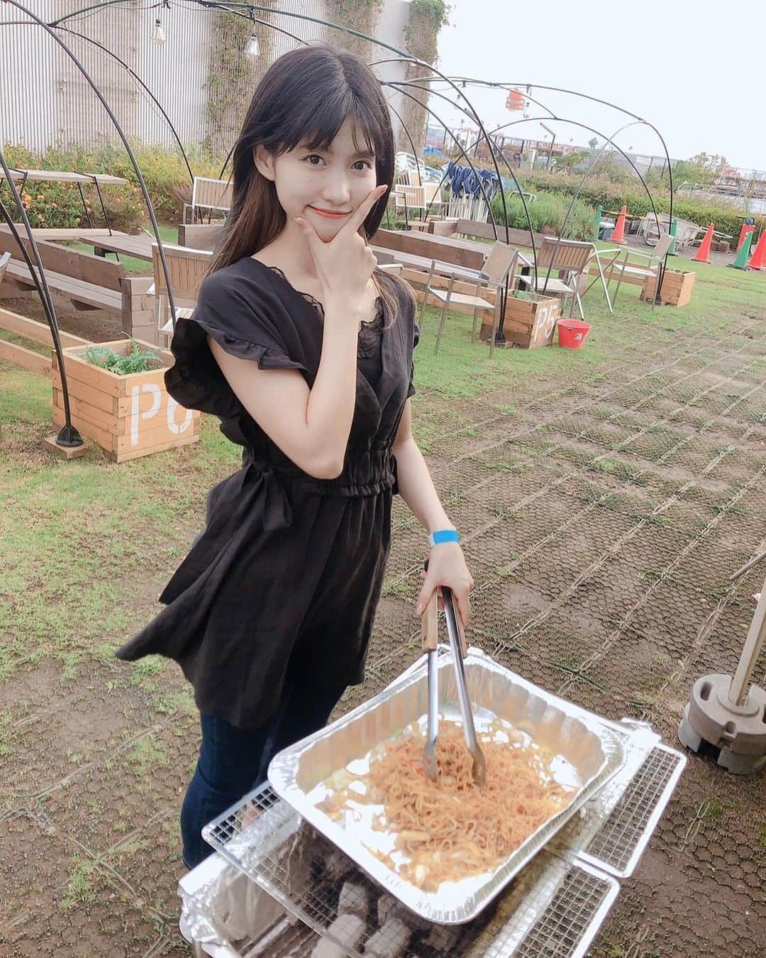 谷口めぐさんのインスタグラム写真 - (谷口めぐInstagram)「初めてのBBQ、上手に焼けました🤤 ただの飯テロ投稿かと思いきや 4、5枚目に焼きそば作ってるめぐちゃんいるのでスライドしてみてね👀← #BBQ #バーベキュー」9月12日 22時11分 - o_megu1112