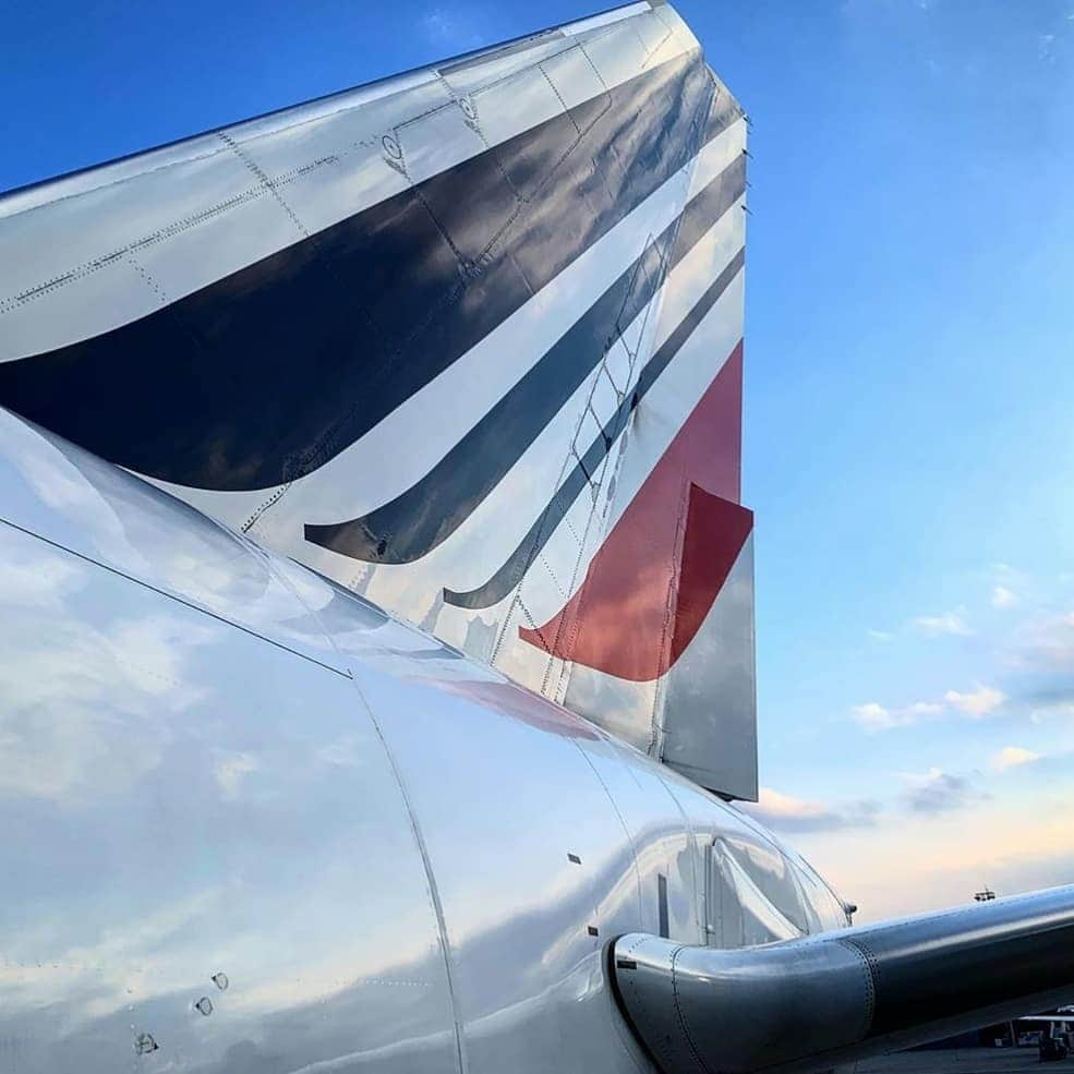 エールフランスさんのインスタグラム写真 - (エールフランスInstagram)「Reflections onto a pristine white palette, waiting for its next adventure. Reflets sur une palette blanche, attendant sa prochaine aventure. 📷 @flyingdrien #AirFrance #Franceisintheair」9月12日 22時14分 - airfrance