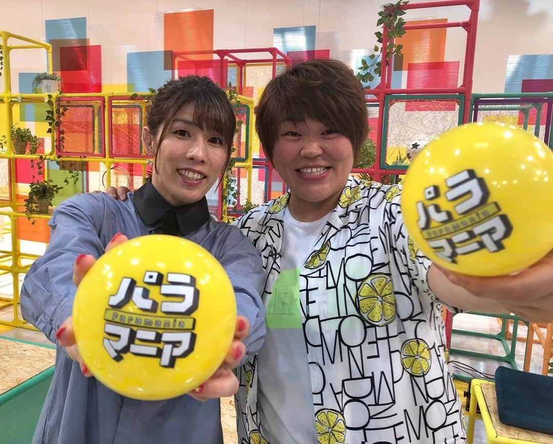 杉本美香のインスタグラム：「・ ハートネットTV 「パラマニア（陸上）」 9月16日（月） 20:00〜20:30 Eテレ ・ 大好きな吉田沙保里さんとタッグを組んで、負けず嫌い発揮しながら学びの時間でした🤩 ・ 【引用】 パラスポーツの魅力をクイズ形式で深掘りする「パラマニア」。今回は「陸上」。車いす陸上、世界記録保持者の佐藤友祈選手とライバルの世界頂上決戦や東京パラリンピックで初めて行われる「ユニバーサルリレー」の様子を古舘伊知郎さんが白熱実況！視覚障害の選手はどうやって走り幅跳びを跳ぶの？など素朴な疑問にクイズで迫る。“推し選手”は、視覚障害マラソンの銀メダリスト・道下美里選手。伴走者との二人三脚の走りに迫る！ 出演者ほか 【司会】風間俊介，【出演】吉田沙保里，杉本美香，川島如恵留，猪狩ともか，コカドケンタロウ，てれび戦士（天才てれびくんＹＯＵ），古舘伊知郎，【語り】石澤典夫，【キャスター】中野淳 ・ ・ 是非観てください🥰 ・ #ハートネットtv #パラマニア #吉田沙保里 さん @saori___yoshida  #笑顔 #smile😊」