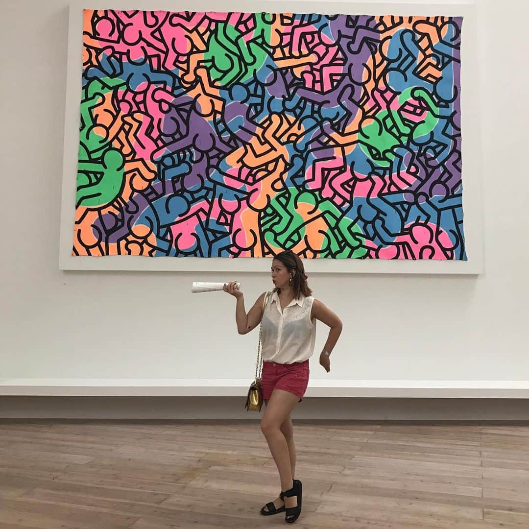 ダンドイ舞莉花のインスタグラム：「Nakamura Keith Haring Museum  Those of you who went to NIS, I found Mr. Barakan in one of the photos!! #小淵沢 #keithharing #japan #newyork #キースへリング #popart #fun #mrbarakan #バラカンさん #見つけた #ママと旅行」