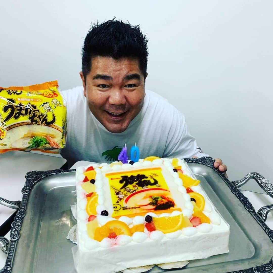 ゴリけんさんのインスタグラム写真 - (ゴリけんInstagram)「ハウス食品の福岡工場にてうまかっちゃんの未来を考えるうまかサミットが開催されました！！選ばれしうまか推進部の皆さんの熱が凄い事！！ アイデアが凄かった！！僕はサプライズで登場！うまかっちゃんの４０歳をお祝いしました。九州言うたらうまかっちゃん！ #うまかっちゃん #うまか坊や #ハウス食品」9月12日 17時09分 - goriken1024