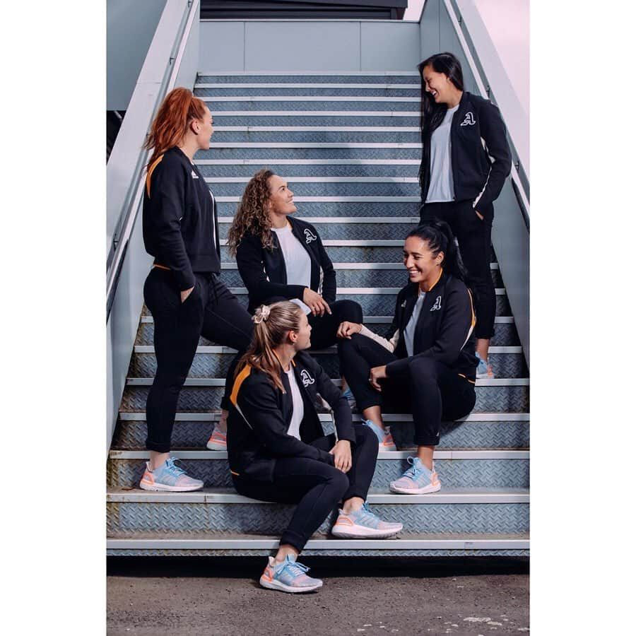 サラ・ゴスさんのインスタグラム写真 - (サラ・ゴスInstagram)「Alone I represent my whanau and friends but together we represent our beautiful country and all that have worn The Jersey 🙌🏽 🔥 adidas have created the VRCT jacket that embodies sports heritage and culture through self expression  Who do you represent?  Create your own spin by clicking on the link in my bio ☝🏽☝🏽 #WeRepresent #adidasnz #createdwithadidas」9月12日 17時04分 - sarah.hirini