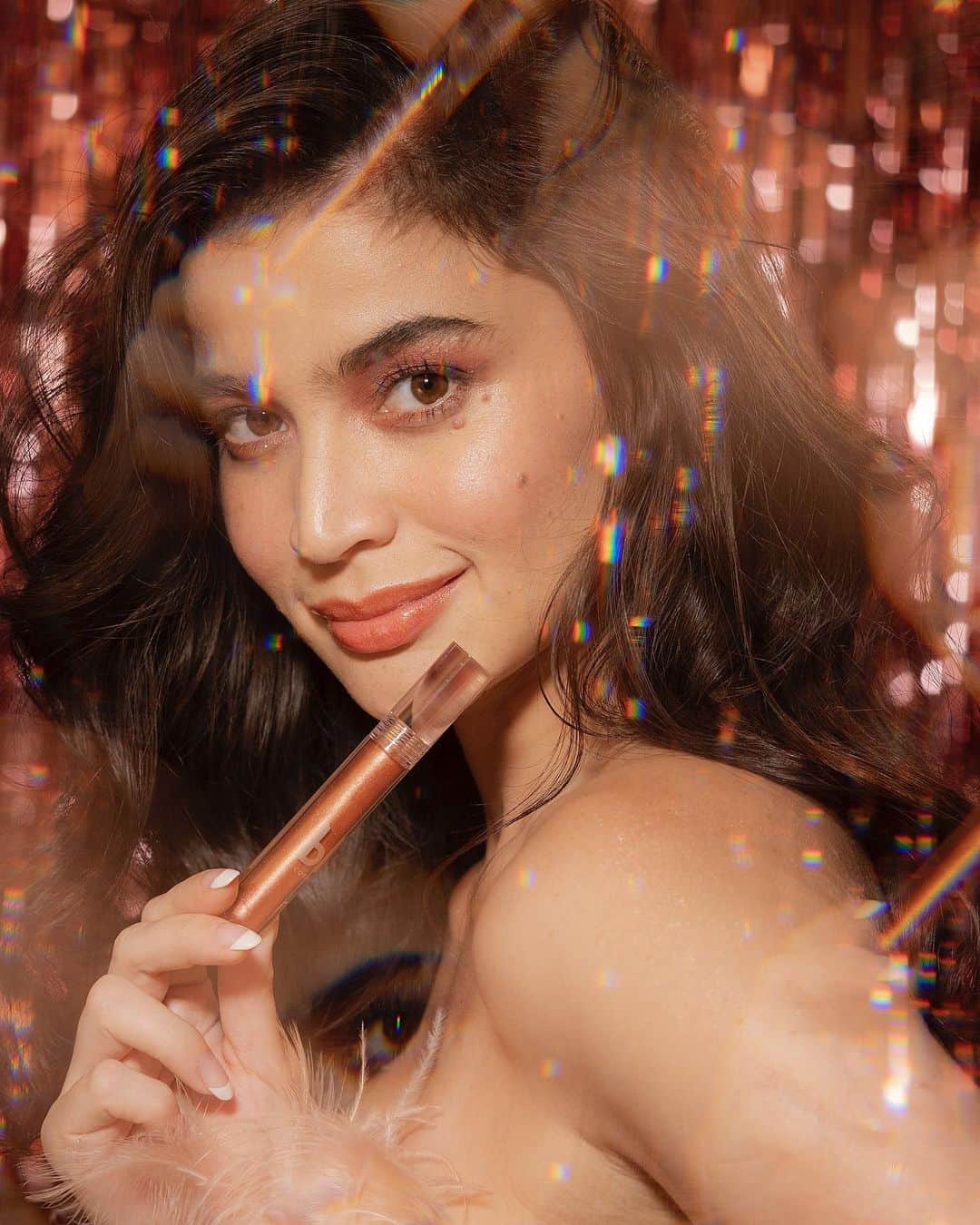 アン・カーティスのインスタグラム：「My new fave. Our limited edition birthday sparkle gloss ✨ @blkcosmeticsph」
