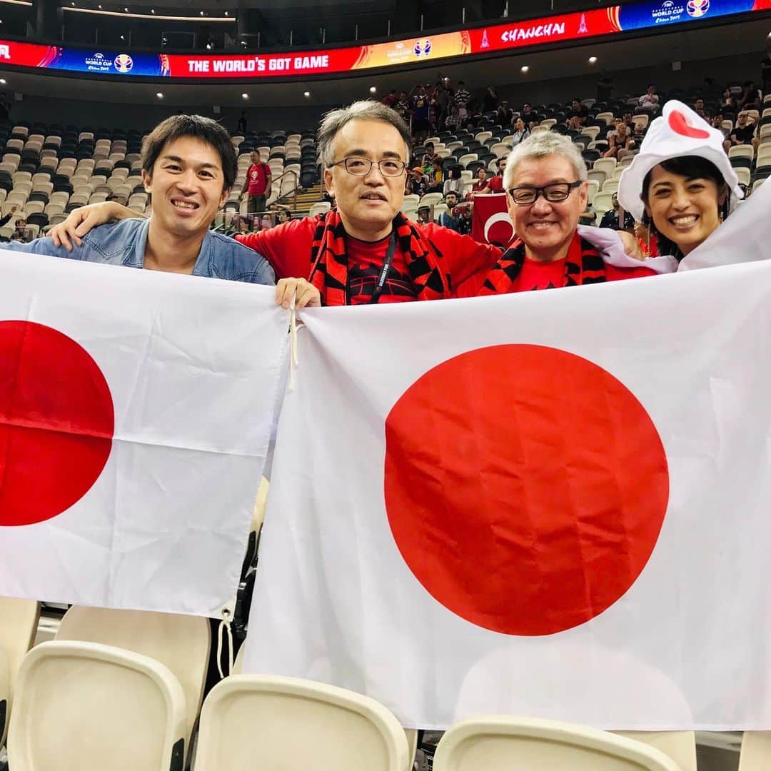 The Japan Timesさんのインスタグラム写真 - (The Japan TimesInstagram)「High hopes turned into devastation — and misery — for the Japan men's basketball team. With an 80-65 loss to Montenegro on Monday, Japan concluded its campaign at the 2019 FIBA World Cup in Shanghai with a 0-5 record. Japan entered this World Cup with arguably its strongest-ever squad, featuring Washington Wizards first-round pick Rui Hachimura, Memphis Grizzlies two-way signing Yuta Watanabe and naturalized former NBA player Nick Fazekas, as well as some youngsters who have developed while competing in the domestic B. League. But the team clearly faced a stark reality in China and the competition was at a completely different level than it was during Asian qualifiers. 📸: Kaz Nagatsuka . . . . . . #Japan #Tokyo #Shanghai #China #RuiHachimura #basketball #FIBAWC #WorldGotGame #日本 #バスケットボール #バスケット #スポーツ #中国 #上海 #🏀」9月12日 17時08分 - thejapantimes
