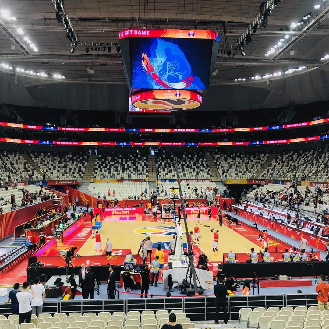 The Japan Timesさんのインスタグラム写真 - (The Japan TimesInstagram)「High hopes turned into devastation — and misery — for the Japan men's basketball team. With an 80-65 loss to Montenegro on Monday, Japan concluded its campaign at the 2019 FIBA World Cup in Shanghai with a 0-5 record. Japan entered this World Cup with arguably its strongest-ever squad, featuring Washington Wizards first-round pick Rui Hachimura, Memphis Grizzlies two-way signing Yuta Watanabe and naturalized former NBA player Nick Fazekas, as well as some youngsters who have developed while competing in the domestic B. League. But the team clearly faced a stark reality in China and the competition was at a completely different level than it was during Asian qualifiers. 📸: Kaz Nagatsuka . . . . . . #Japan #Tokyo #Shanghai #China #RuiHachimura #basketball #FIBAWC #WorldGotGame #日本 #バスケットボール #バスケット #スポーツ #中国 #上海 #🏀」9月12日 17時08分 - thejapantimes