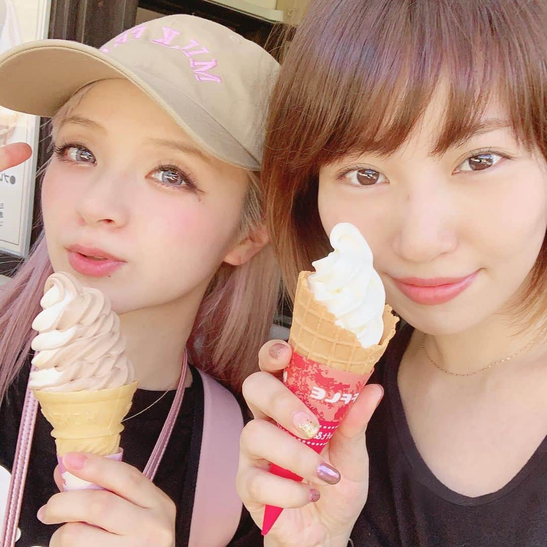 増田有華さんのインスタグラム写真 - (増田有華Instagram)「＊ 親友のメイリア @maria_grnd と牧場に旅行してきました。 楽しくて楽しくて、こんな楽しくて人生バランス取れるのかってくらい幸せでした笑 笑いすぎて🤣 朝は私の遅刻からはじまり←（バスの出発時間に起きた）文句ひとつ言わずに家に迎えに来てくれて😭 新幹線とかも全部やってくれて、しかもゆかの誕生日旅行だから！！って全額出してくれたの🤦‍♀️💓男前すぎて、、、🤦‍♀️付き合いたい。結婚したい。 いちゃいちゃしまくった1日でした。 本当に楽しかった、、、。 次はサファリパーク行きたい（どんだけ動物みたいねん） 甘えられる親友がいて、よかった。 いつもありがとーーーー🥺✨愛してる。 ・ ・ ・ #メイリア #マザー牧場に行くはずが #台風で閉館 #目的地変更 #いつもは遅刻しません #前日飲み過ぎました #朝返事がない時点で私の家に向かってくれる行動力 #カッコいい  #うさたんしゃこしゃこ#うさたん黒くて服と同化 #うさんぽ #乗馬体験 #羊に異様に人気なメイリア #釣り場の受付のお兄さんと仲良くなって3ショット #みんないい人だらけ #素敵な一日 #牧場 #旅行 #japnese #japan #instagood」9月12日 17時15分 - masuyuka_official