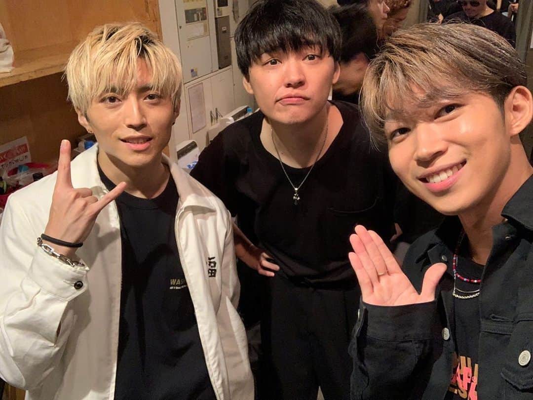 のインスタグラム：「SEASONSありがとうございました😄  写真はD.Y.T、マエノミドリ、野間一樹 KEIN😄  12/10 渋谷duo遊びきてね😄  #インスタ #Instagram #instagood #artist #live #歌 #song #渋谷 #shibuya #ファッション #fashion #노래 #미소 #가수 #singer #話題 #イベント #event #笑顔 #smile #followme」