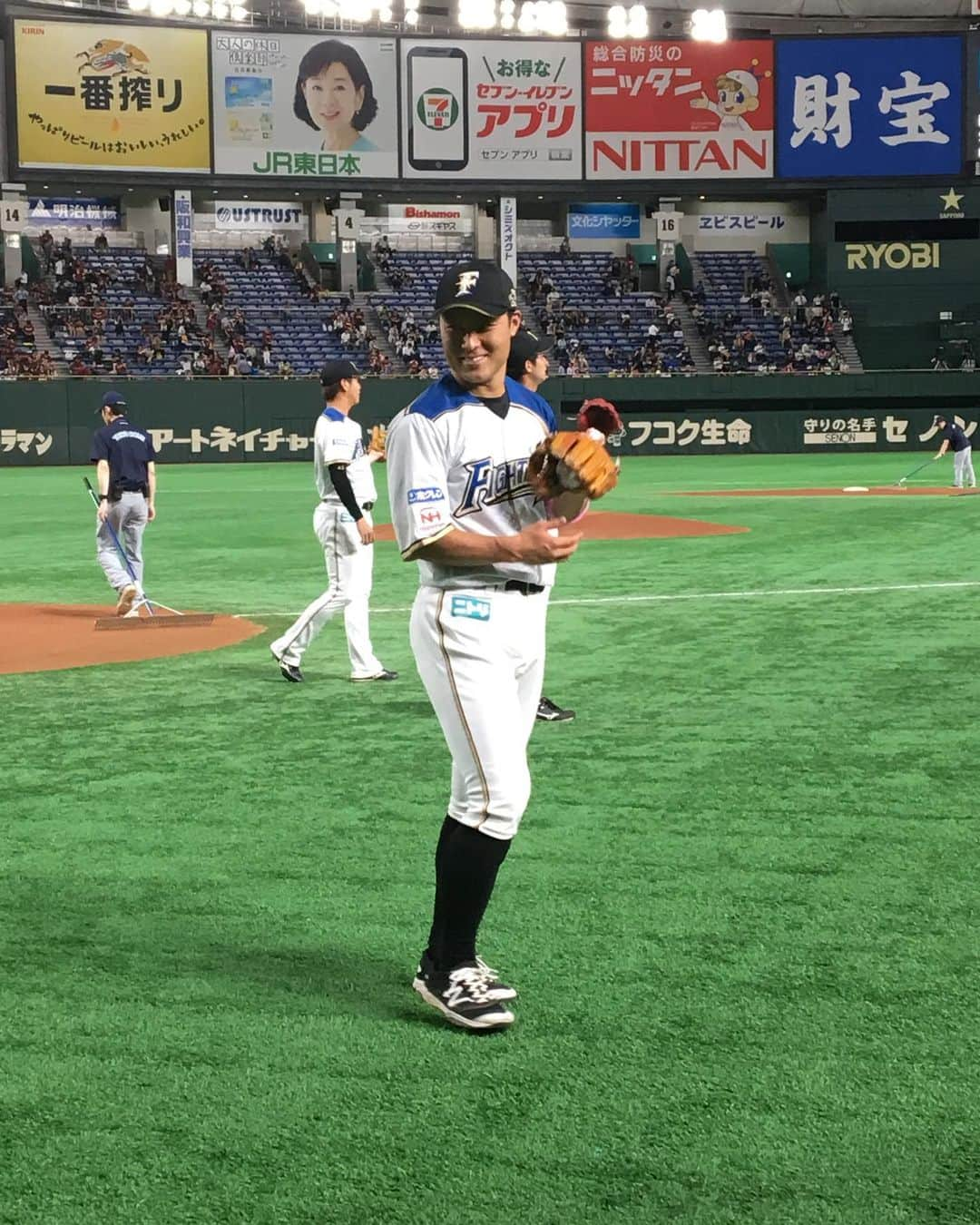 Rawlings Japanさんのインスタグラム写真 - (Rawlings JapanInstagram)「本日は東京ドーム最終戦。田中賢介選手のセレモニーも開催されます！ #ローリングス #田中賢介 #北海道日本ハムファイターズ #teamrawlings #lovefighters  @rawlings_japan_llc」9月12日 17時24分 - rawlings_japan_llc