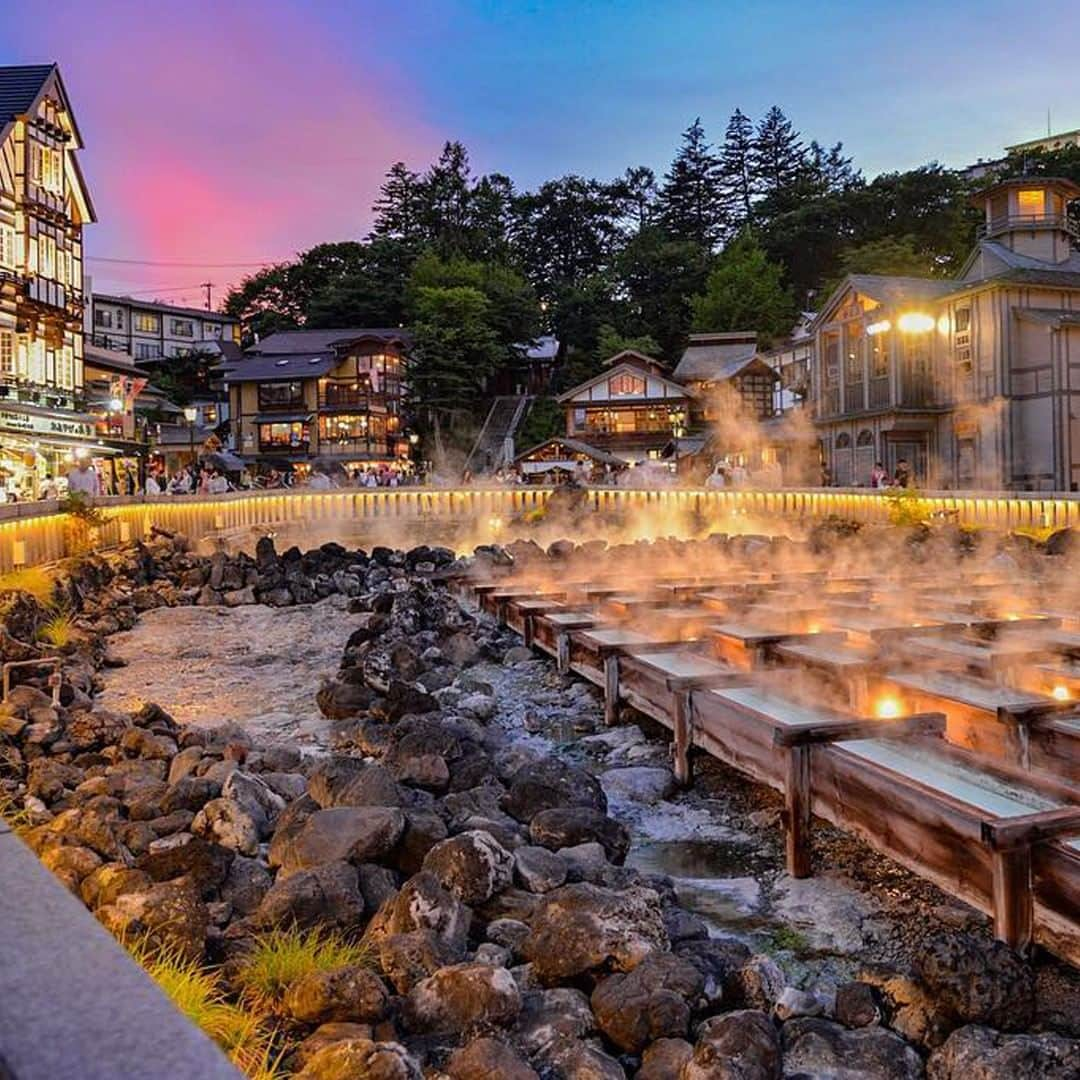 JALさんのインスタグラム写真 - (JALInstagram)「. Fall is the perfect time to relax in Kusatsu Onsen,  one of Japan's most famous hot spring resorts. #SeptemberMyWay  日本三名泉の1つ、草津温泉♨️ 涼しくなったら温泉でゆっくりする週末旅も✨ . . photo by @hyt.camera Post your memories with #FlyJAL  #JapanAirlines #japan #kusatsu #onsen #hotspringscove」9月12日 17時30分 - japanairlines_jal