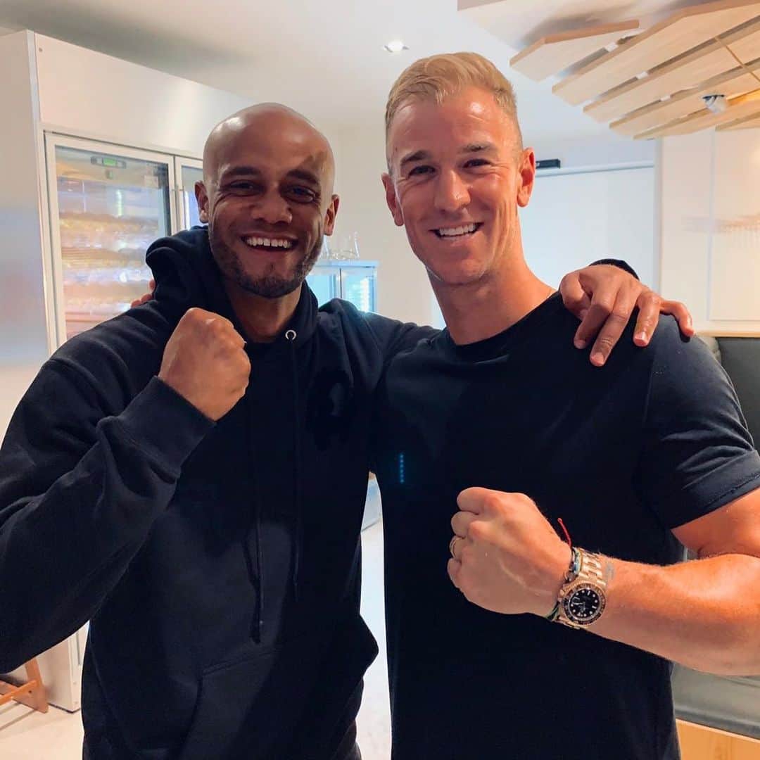 ジョー・ハートのインスタグラム：「Great night celebrating with @vincentkompany celebrating a legend and a great cause @tackle4mcr thanks for having me #jaaaaatooorrr」