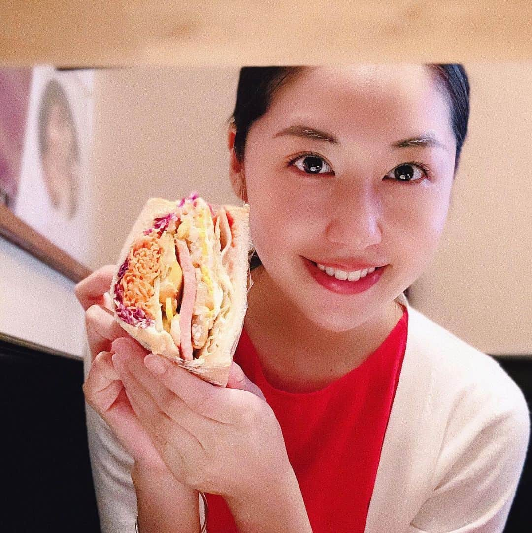 上田真実のインスタグラム：「* * * * #萌え断サンドイッチ 💕🥪💕 * 久しぶりに大好きなカフェのモーニング♬ 毎週土曜日限定の『wakuwaku日替りモーニング』☕ 自家焙煎の珈琲ゼリー付き·˖✶ めっちゃ美味しかったぁ〜\( *´ω`* )/ 朝から幸せ...💕 * * ブログにアップしてるので、みてね♬ 『三上スピカ オフィシャルブログ』で検索🔍 * * * * #ハニードリッパーズカフェ #ハニードリッパーズ #ハニドリ #東三国カフェ #大阪カフェ #カフェ巡り #喫茶店巡り #大阪喫茶店 #喫茶店モーニング #大阪モーニング #東三国グルメ #萌え断 #萌え断サンド #自家焙煎珈琲 #自家焙煎 #コーヒーゼリー #コーヒー専門店 #サンドイッチ #キャロットラペ #cafe #sandwich #morningcoffee #morning #osakacafe #osakafood #osaka #coffeeshop #coffee #vegetable」