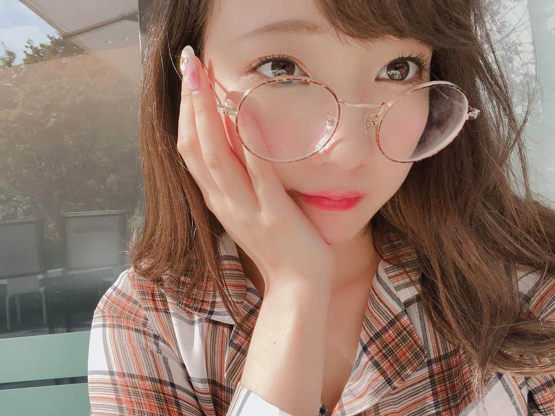 京佳さんのインスタグラム写真 - (京佳Instagram)「今日はね、 学芸大学前にある ‪Romantic Diva エステサロンにいてきた お姉さん可愛すぎたし お肌綺麗だし細いし 😍😍😍😍😍😍 ってなった。  遺伝子検査って言って 自分に合った食事だったり どれが太りやすい。とか 自分に合ったダイエットが わかるんだって！ 早く結果来ないかなぁ。 食事とか気をつけるのに めっちゃ参考になると思うから 今後楽になるなぁ🤨  ハイパーナイフも してもらったんですけど 体ポカポカしてるし ウエストも秒で細なった！ 大事な撮影前だから よかった〜😛 わかりやすく数字に結果に出ると モチベになるよねえ〜。 女子力あぷあぷ  #‪RomanticDiva #エステ #ガチメガネ #ハイパーナイフ #遺伝子検査 #ダイエット #京佳 #ootd #japanesegirl」9月12日 17時47分 - kyouka_1202