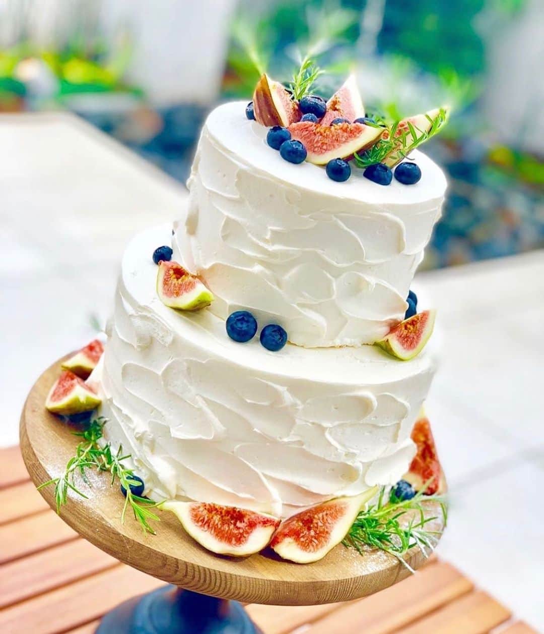 のインスタグラム：「﻿ ﻿ ・・・﻿﻿﻿ ﻿ ﻿ ﻿﻿ #repost @gracehill_oceanterrace ﻿﻿ ﻿﻿﻿ ﻿ ・・・﻿﻿﻿ ﻿ ﻿ ﻿ . オーダーメイドのウエディングケーキ . おふたりと一緒にデザインを考える 世界に１つだけのケーキ . フルーツをたっぷり使って お写真映えもばっちりなカラフルなケーキです＊ .」