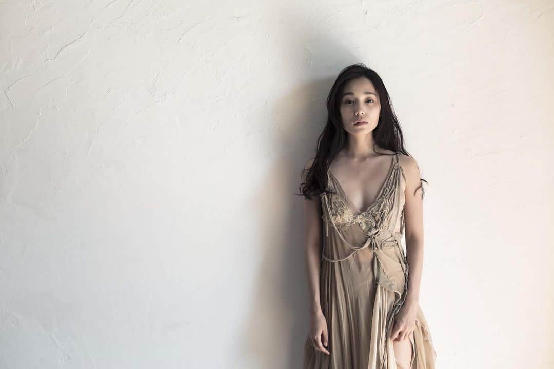 のインスタグラム：「good afternoon.. . . . ph  @ume_enity  md @kana_kuraki  costume by me . . . . . #ARAKISHIRO#FUKUOKA#costume#costumedesign#portraitphotography#portraitmood#portraitpage#fashionphotography#sombrebeings#sombresociety#pr0ject_soul#themysterypr0ject#humanedge#pr0ject_uno#sensuality#artphotography#__bodyart__#darkbeauty#osphilia#ithosmag#_fairies#unvaeljournal#feetrica#bodymood#福岡#ポートレート#衣装#コスチューム#アラキシロウ」