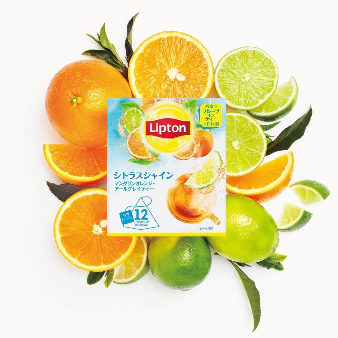 リプトンのインスタグラム：「おうちでホットフルーツインティーがおいしくできる紅茶が新発売！ 特別ブレンド紅茶にフルーツと甘みを加えれば、簡単・おいしいフルーツインティーがホットでも楽しめるよ💛 マンダリンオレンジとアールグレイですっきりとした味わいのシトラスシャインには、キウイ🥝やもも🍑を入れるのがおすすめ✨ #リプトン #Lipton #ホットフルーツインティー #シトラスシャイン #新発売#HotFruitsinTea #FruitsinTea #アレンジティー #アレンジドリンク #おうちでつくろう #おうちカフェ #ホームカフェ #リプトンでつながる」