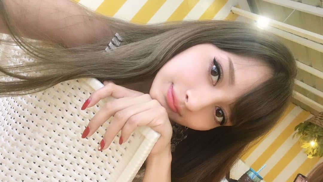 のインスタグラム：「hi♡ im back:) みんな元気？^ - ^  #haventpostedinawhile #久しぶり #元気です #また #ちょこちょこ #更新します #japinay #halfjapanese #halffilipina #フィリピンなう #髪伸びた」