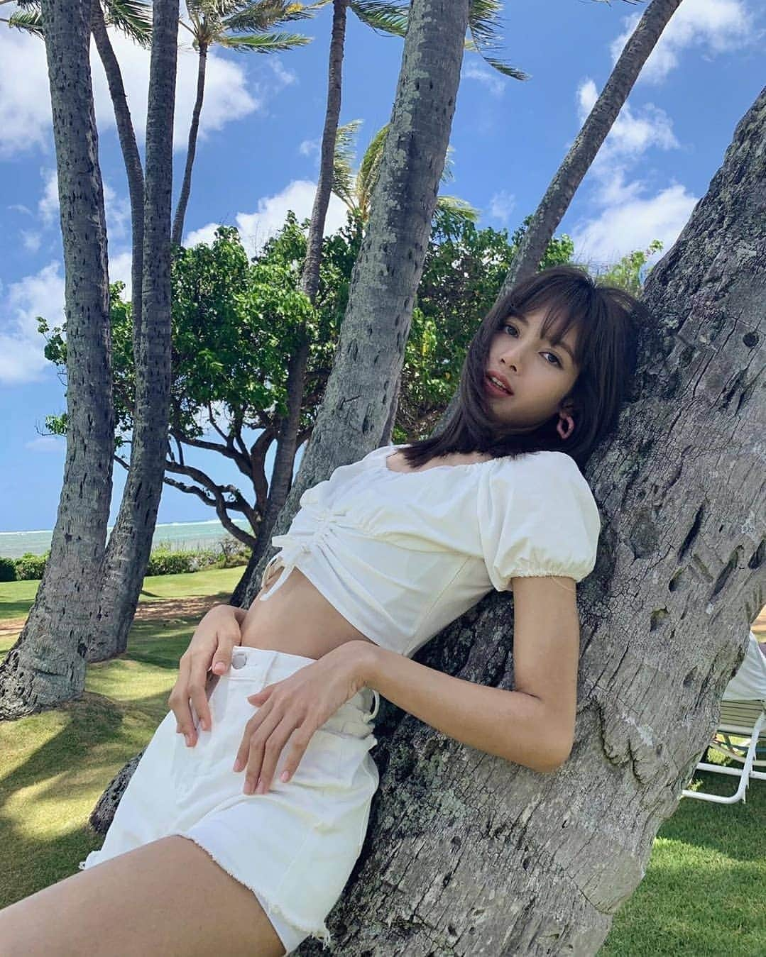 リサさんのインスタグラム写真 - (リサInstagram)「🍃☀️ #BLACKPINK#블랙핑크#LISA#리사」9月12日 18時51分 - lisa.blackpink