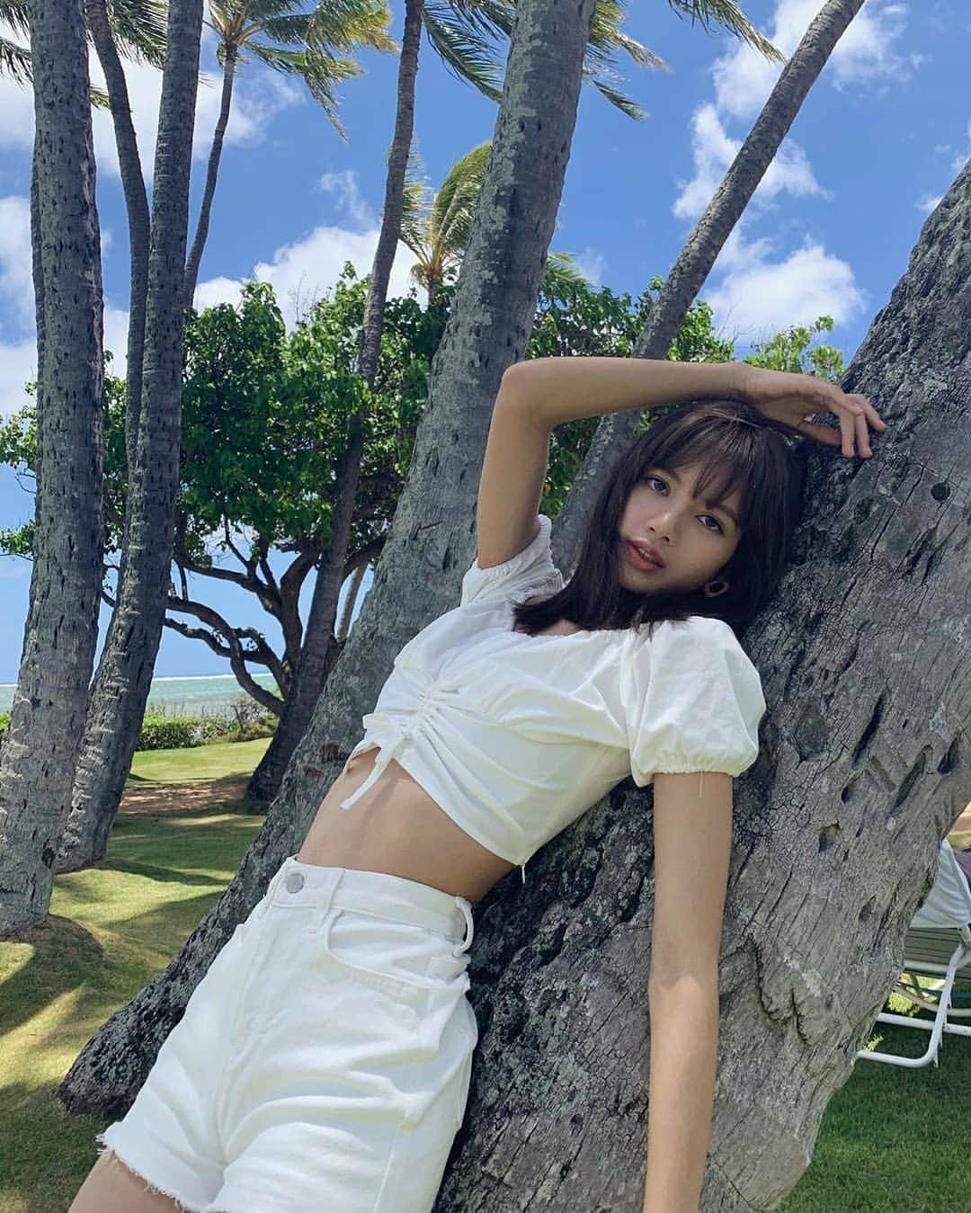 リサさんのインスタグラム写真 - (リサInstagram)「🍃☀️ #BLACKPINK#블랙핑크#LISA#리사」9月12日 18時51分 - lisa.blackpink