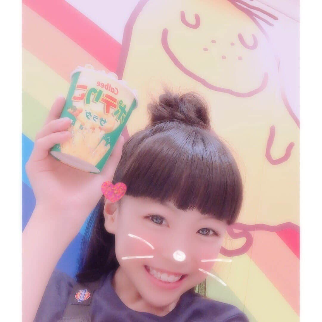 ゆず（ゆずこあ）のインスタグラム：「‪(๑'ڡ'๑)♡‬ 久しぶりのポテりこ♡ * ポテりこってホカホカしてて お菓子みたいで 美味しいよね⸜(๑'ᗜ'๑)⸝ * また食べたいな( ˶ˆ꒳ˆ˵ )♡ * #カルビー #ポテりこ #可愛い #美味しい #ゆず#yuzu」