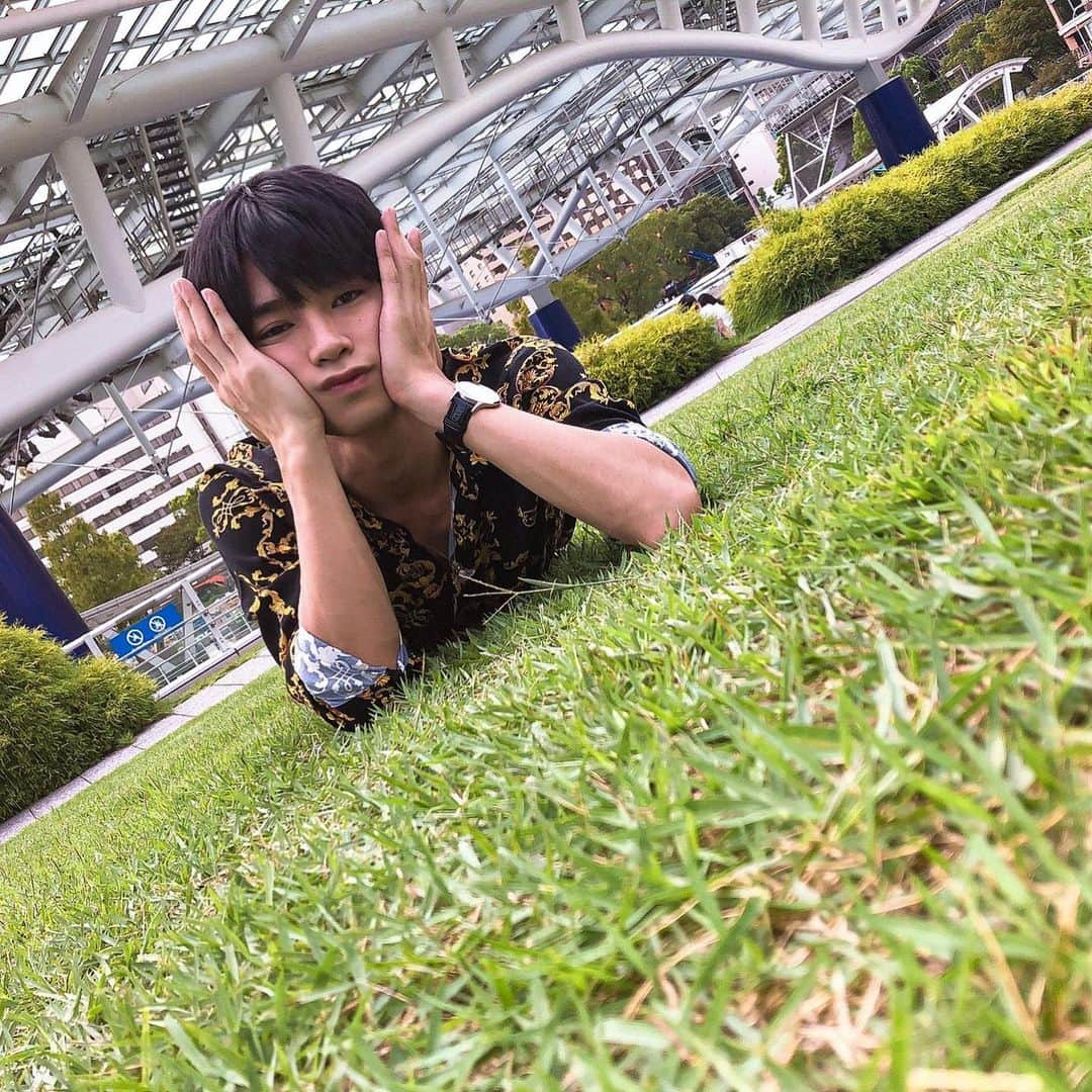 大谷悠哉さんのインスタグラム写真 - (大谷悠哉Instagram)「To relax on the grass.  世界に俺という名が広まればいいなぁ❥  #芝生 #grass #大谷悠哉 #YUYAOTANI #ももくん #セクメン #ハイファイブ #黒髪男子」9月12日 19時01分 - s_410yuya