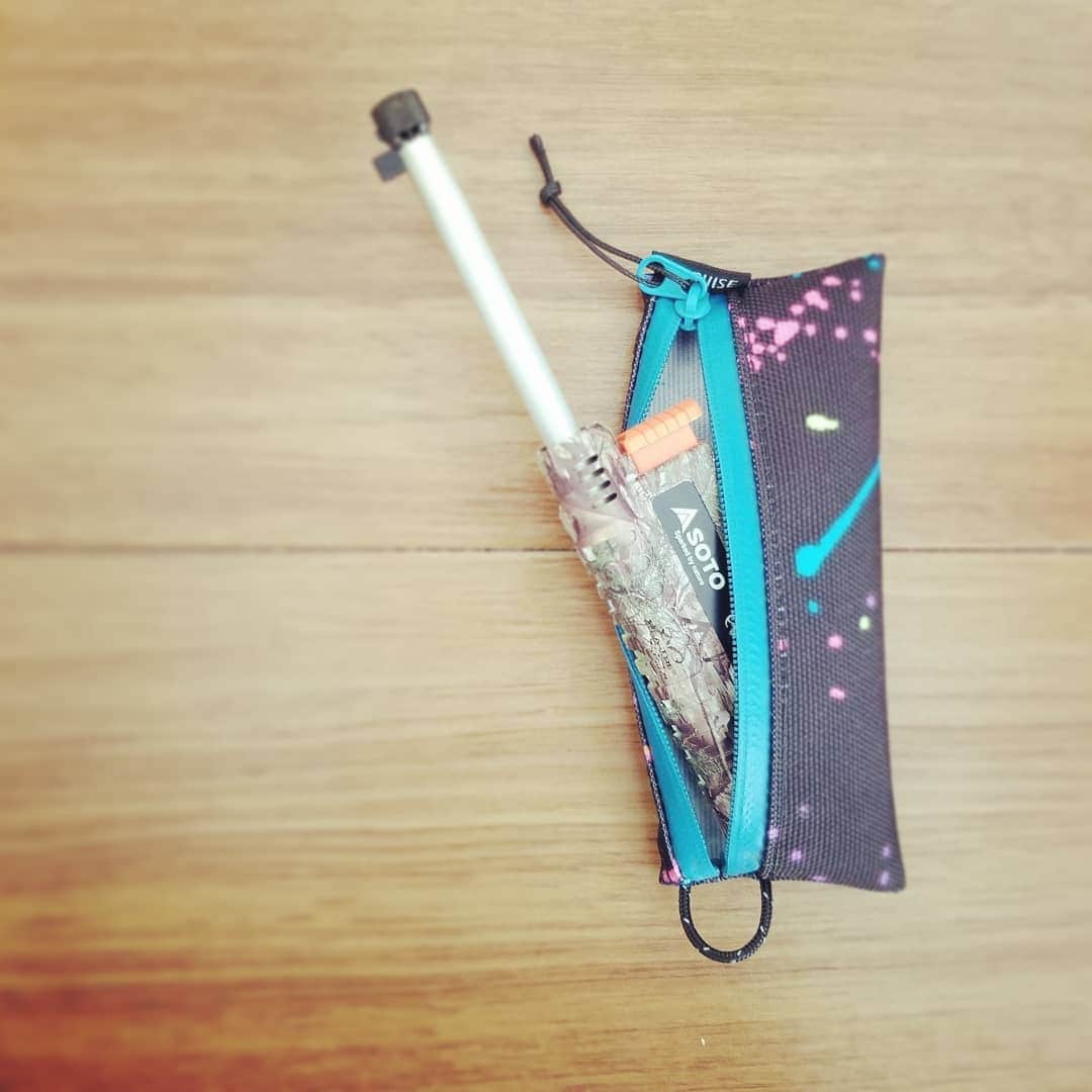 のインスタグラム：「【OUTDOOR】シャレている  すごく、すごくね  SOTOのスライドガストーチ専用のケースがあるんです  MADE IN TOKYOのタグもいい  #SOTO #ガストーチ @cruisebc_bycruise  #TOKYO #キャンプ #CAMP #日本製 #MADEINTOKYO #東京製 #新富士バーナー #ソト」