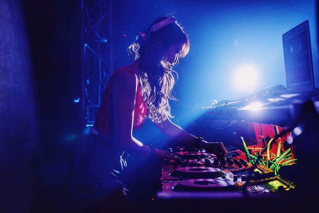 鈴木まりなのインスタグラム：「     photo by @fukawadaichi     #dj #girlsdj #femaledj #asiandj #Japanesedj #djlife #djingismylife #djinglife #djlifestyle」