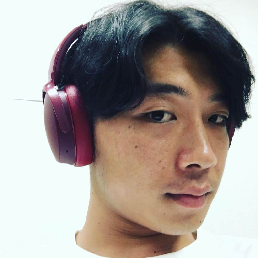 新山士彦さんのインスタグラム写真 - (新山士彦Instagram)「ヘッドフォン買った、やっぱ音楽って最高すぎ、だるすぎ、ミュージシャンなりたい。いや、いつかなる。決めた。 #女王蜂 #lucky Kilimanjaro #カネコアヤノ #klaxons #今日ずっと聴いてるやつ #ラッキーキリマンジャロはラフレクランにっくんに教えてもらった #超おススメ #渋すぎてムカつく、勝ちたい #いや、勝つ」9月12日 19時09分 - sayaka_no_niiyan