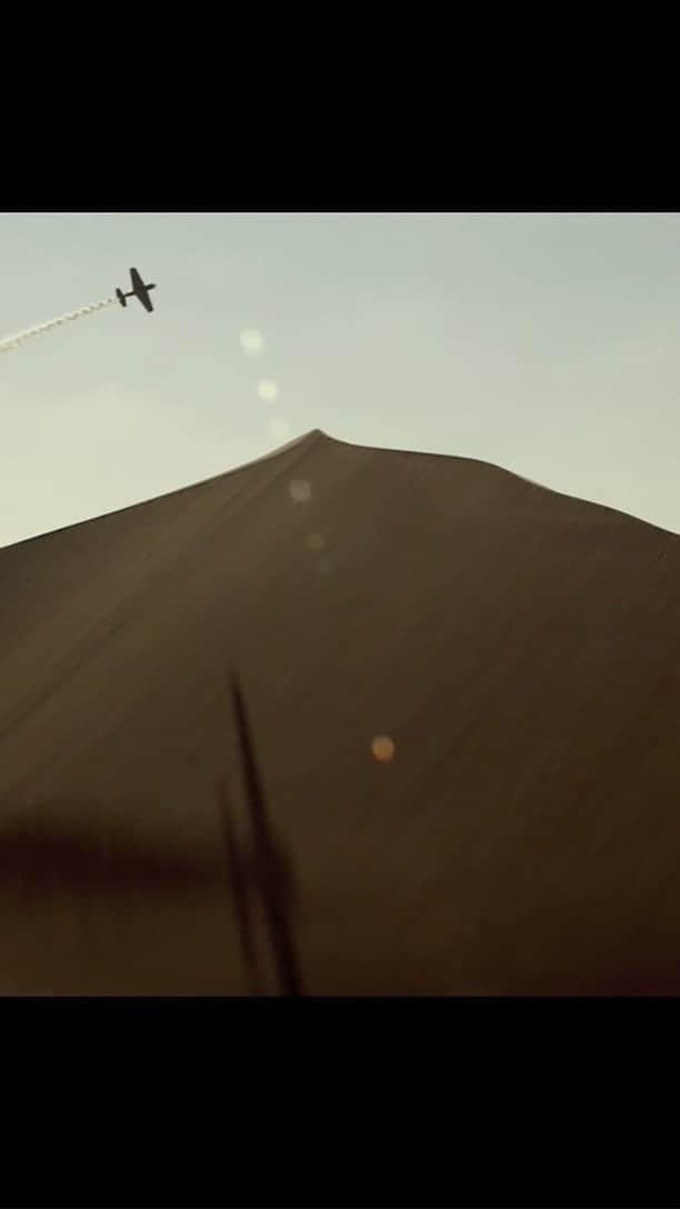のインスタグラム：「A film by @jacobsutton_studio with @costadario in the cockpit that combines our passion for aviation and cinema. This is an adventure unlike anything we’ve done before! #Hamiltonwatch #DreamsOfFlight @artpartner @bakerkentprod」
