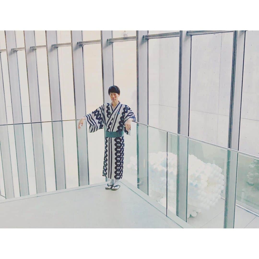 のインスタグラム：「🐞🐝🕸🦋 21_21 DESIGN SIGHT「虫展 −デザインのお手本−」 映画「モリのいる場所」を観て虫を克服してから、知れば知るほど虫って面白い。 散りばめられた養老孟司さんのお言葉にはっとさせられながら、アートとデザインを見て触れて創れて楽しい。 カブトムシの栓抜き、販売希望。 #21_21designsight #虫展」