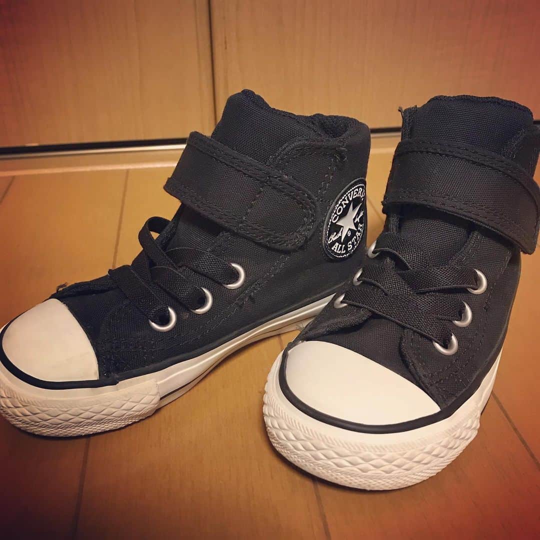 小西ゆりなさんのインスタグラム写真 - (小西ゆりなInstagram)「✨NEW✨👟👦 コンバースの中でも履かせやすい❣️ #キッズコーデ #男の子 #kidsfashion #converse #コンバース #ハイカット #allstar #shoes #スニーカー #靴好きな人と繋がりたい」9月12日 19時21分 - yurina_konishi