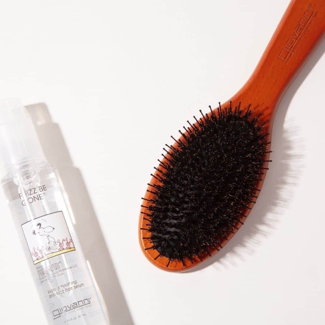 のインスタグラム：「Cosme Kitchen / 1.5F スリーキーブラシ ¥2,916 フリッズビーゴーン スムージングヘアセラム ￥2,592 ※all tax in . 【🕊キレイ髪をメイクするヘアアイテム🕊】 ビバリーヒルズのセレブたちが愛用しているトップヘアサロンブランド。洗い流さないトリートメントでシルキーなツヤ髪に🐚 . #LAFORETSTYLE #hair #haircare #hairaccessory #cosmekitchen #giovanni #organic #natural #tokyo #laforet #harajuku #laforetharajuku #ヘアケア #ヘアアクセサリー #ヘアアレンジ #ヘアスタイル #ツヤ髪 #コスメキッチン #オーガニックコスメ #東京 #ラフォーレ #原宿 #ラフォーレ原宿 #메이크 #메이크업 #패션」
