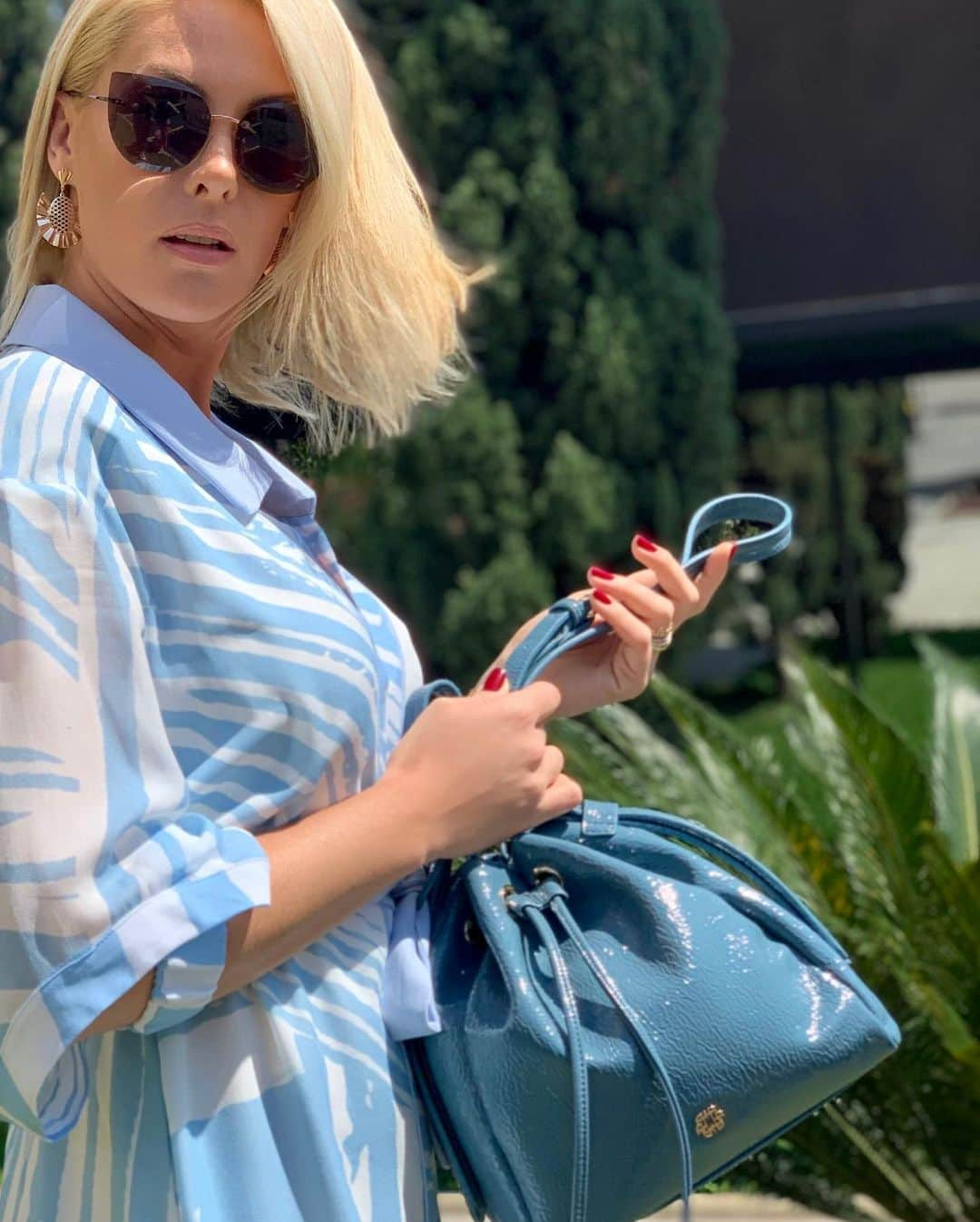 Ana Hickmannさんのインスタグラム写真 - (Ana HickmannInstagram)「Look para combinar com a cor do céu 💙. @anahickmanneyewear @alphorria  @rommanel @anahickmannbolsas @goeyewear #anahickmanneyewear #lookah」9月12日 19時56分 - ahickmann