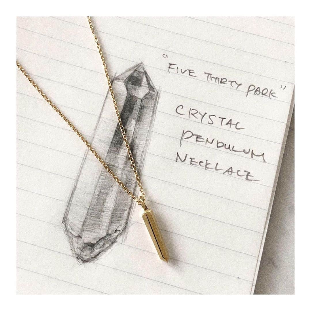 アーカーさんのインスタグラム写真 - (アーカーInstagram)「Crystal Pendulum Necklace 本物のクリスタルからモデルをかたどり、18Kゴールドで作り上げたシンプルで上品なネックレス。 A simple and aesthetic necklace in 18K yellow gold with a top modeled out of a real crystal. #530park #fivethirtypark #ファイブサーティーパーク #unisexjewelry #mensfashion #mensstyle #メンズジュエリー  #ユニセックス」9月12日 19時48分 - fivethirtypark
